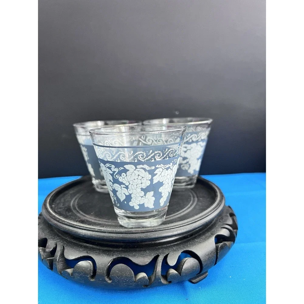 SET OF 3 WEDGEWOOD HAZEL ATLAS 2OZ ‎ GRAPES BLUE AND WHITE SHOT GLASSES (114)